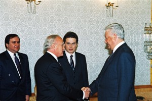 Встреча президента РФ Б.Н. Ельцина с министром иностранных дел Греции Каролосом Папульясом