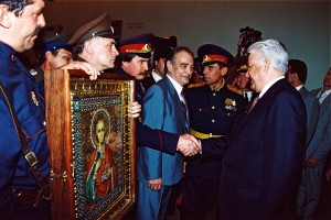 Встреча президента РФ Б.Н. Ельцина с представителями московского казачества и актером Петром Глебовым, исполнителем роли донского казака Григория Мелехова в фильме "Тихий Дон"