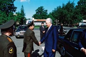 Посещение президентом РФ Б.Н. Ельциным дивизии оперативного назначения внутренних войск МВД РФ (70-летие дивизии)