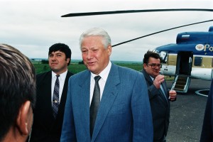 Посещение президентом РФ Б.Н. Ельциным Московской области. Посещение ФЦДТ "Союз". Подмосковного колхоза "Борец"