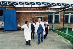 Посещение президентом РФ Б.Н. Ельциным Московской области. Посещение ФЦДТ "Союз". Подмосковного колхоза "Борец"