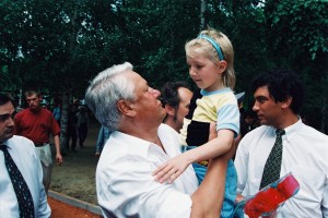 Поездка президента РФ Б.Н. Ельцина и Н.И. Ельциной по Волге (г. Плес Ивановской области, г. Нижний Новгород, г. Тольятти, г. Волжск (показательные полеты военной авиации), г. Ростов-на-Дону и г. Сочи резиденция "Бочаров ручей")