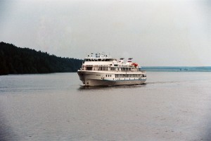 Поездка президента РФ Б.Н. Ельцина и Н.И. Ельциной по Волге (г. Плес Ивановской области, г. Нижний Новгород, г. Тольятти, г. Волжск (показательные полеты военной авиации), г. Ростов-на-Дону и г. Сочи резиденция "Бочаров ручей")