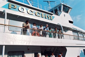 Поездка президента РФ Б.Н. Ельцина и Н.И. Ельциной по Волге (г. Плес Ивановской области, г. Нижний Новгород, г. Тольятти, г. Волжск (показательные полеты военной авиации), г. Ростов-на-Дону и г. Сочи резиденция "Бочаров ручей")