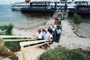 Поездка президента РФ Б.Н. Ельцина и Н.И. Ельциной по Волге (г. Плес Ивановской области, г. Нижний Новгород, г. Тольятти, г. Волжск (показательные полеты военной авиации), г. Ростов-на-Дону и г. Сочи резиденция "Бочаров ручей")