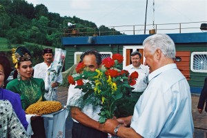 Поездка президента РФ Б.Н. Ельцина и Н.И. Ельциной по Волге (г. Плес Ивановской области, г. Нижний Новгород, г. Тольятти, г. Волжск (показательные полеты военной авиации), г. Ростов-на-Дону и г. Сочи резиденция "Бочаров ручей")