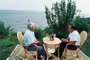 Поездка президента РФ Б.Н. Ельцина и Н.И. Ельциной по Волге (г. Плес Ивановской области, г. Нижний Новгород, г. Тольятти, г. Волжск (показательные полеты военной авиации), г. Ростов-на-Дону и г. Сочи резиденция "Бочаров ручей")