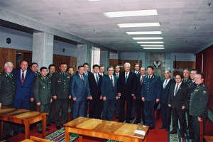 Поездка президента РФ Б.Н. Ельцина в Удмуртию для участия в праздновании 75-летия конструктора стрелкового оружия Михаила Калашникова