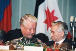 Поездка президента РФ Б.Н. Ельцина в Удмуртию для участия в праздновании 75-летия конструктора стрелкового оружия Михаила Калашникова