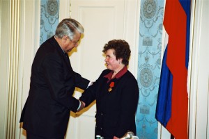 Церемония награждения государственной наградой РФ президентом РФ Б.Н. Ельциным орденом "За заслуги перед Отечеством" IV степени Н.А.Сивову