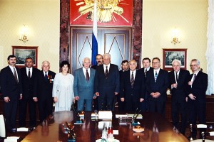 Встреча президента РФ Б.Н. Ельцина с президентом Северной Осетии-Алании А.Х. Галазовым (подписан договор о разграничении полномочий между органами государственной власти РФ и Северной Осетии)