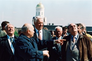 Посещение президентом РФ Б.Н. Ельциным мемориального комплекса на Поклонной горе
