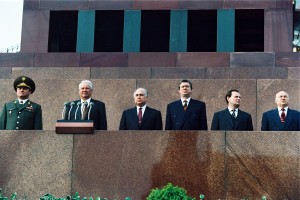 Участие руководителей стран - постоянных членов СБ ООН и участниц ОБСЕ в торжествах по случаю 50-летия Победы в Великой Отечественной войне 1941-1945 гг. (Красная площадь, Александровский сад, Поклонная гора, Кремль, БКД)