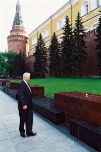 Участие руководителей стран - постоянных членов СБ ООН и участниц ОБСЕ в торжествах по случаю 50-летия Победы в Великой Отечественной войне 1941-1945 гг. (Красная площадь, Александровский сад, Поклонная гора, Кремль, БКД)