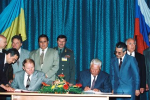 Визит в РФ президента Украины Л.Д.Кучмы (гостиница "Radisson-Лазурная"). Подписание российско-украинского соглашения по Черноморскому флоту
