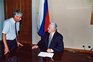 Беседа президента РФ Б.Н. Ельцина с помощником президента РФ В. В.Илюшиным