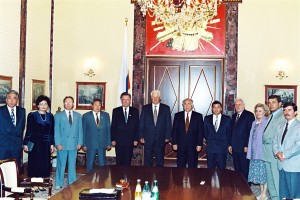 Встреча президента РФ Б.Н. Ельцина с президентом Бурятии Л.В. Потаповым (подписан Договор о разграничении предметов ведения и полномочий между органами государственной власти РФ и Бурятии).