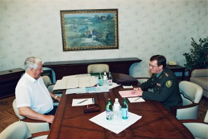 Отдых президента РФ Б.Н. Ельцина и Н.И. Ельциной. Встреча президента РФ Б.Н. Ельцина с директором Федеральной пограничной службы РФ А.И. Николаевым