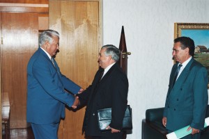 Отдых президента РФ Б.Н. Ельцина и Н.И. Ельциной. Встреча президента РФ Б.Н. Ельцина с главой администрации г. Сочи Н.И. Карповым и главой администрации Краснодарского края Е.М. Харитоновым