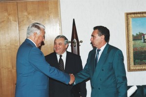 Отдых президента РФ Б.Н. Ельцина и Н.И.Ельциной Встреча президента РФ Б.Н. Ельцина с главой администрации г. Сочи Н.И. Карповым и главой администрации Краснодарского края Е.М. Харитоновым