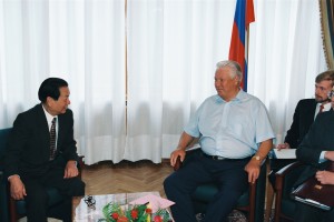 Отдых президента РФ Б.Н. Ельцина и Н.И. Ельциной. Встреча президента РФ Б.Н. Ельцина с вице-премьером Государственного Совета и Министром иностранных дел Китая Цянь Цичэнем