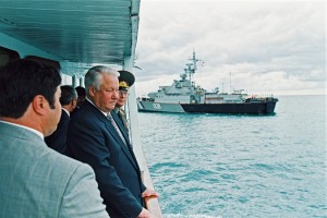 Отдых президента РФ Б.Н. Ельцина и Н.И. Ельциной. Прогулка президента РФ Б.Н. Ельцина на теплоходе и встреча с моряками