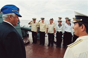 Отдых президента РФ Б.Н. Ельцина и Н.И. Ельциной. Прогулка президента РФ Б.Н. Ельцина на теплоходе и встреча с моряками