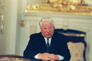 Участие президента РФ Б.Н. Ельцина в телемосте "Москва - Париж", в ходе которого в прямом эфире ответил на вопросы журналистов телеканала "Франс-2"