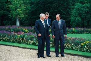 Официальный визит президента РФ Б.Н. Ельцина и Н.И. Ельциной во Францию, для участия в специальном торжественном заседании Генеральной Ассамблеи по случаю 50-летия ООН