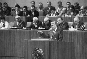 Борис Ельцин на ХIХ Всесоюзной конференции КПСС (1988 г.)