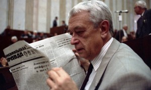 Журналист Егор Яковлев на сессии Верховного Совета СССР 28 августа 1991