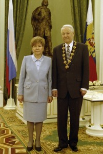 Президент РФ Борис Ельцин и супруга президента РФ Наина Ельцина в Кремле
