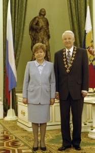 Президент РФ Борис Ельцин и супруга президента РФ Наина Ельцина в Кремле