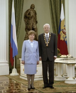 Президент РФ Борис Ельцин и супруга президента РФ Наина Ельцина в Кремле