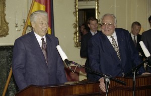 Визит президента РФ Бориса Ельцина в ФРГ. Во время беседы с канцлером Гельмутом Колем