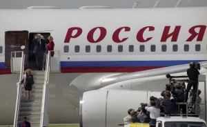 Саммит НАТО-Россия. Во время встречи в аэропорту