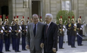 Саммит НАТО-Россия. Президент РФ Борис Ельцин и президент Франции Жак Ширак перед началом встречи