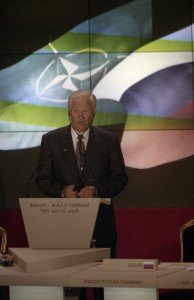 Саммит НАТО-Россия. Во время подписания Основополагающего акта о взаимных отношениях, сотрудничестве и безопасности между Россией и НАТО. Выступление президента РФ Бориса Ельцина
