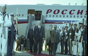 Пребывание президента РФ Бориса Ельцина на встрече глав государств и правительств стран «восьмерки». Во время встречи в аэропорту г. Денвера