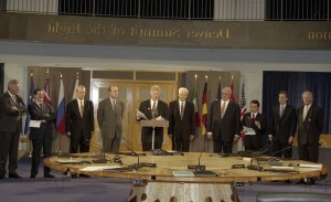 Пребывание президента РФ Бориса Ельцина на встрече глав государств и правительств стран «восьмерки». Перед началом заседания глав государств и правительств стран «восьмерки»