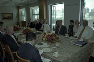 Пребывание президента РФ Бориса Ельцина на встрече глав государств и правительств стран «восьмерки». Во время рабочего завтрака