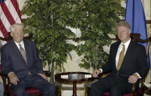 Пребывание президента РФ Бориса Ельцина на встрече глав государств и правительств стран «восьмерки». Встреча президента РФ Бориса Ельцина с президентом США Уилямом Дж. (Биллом) Клинтоном