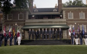 Пребывание президента РФ Бориса Ельцина на встрече глав государств и правительств стран «восьмерки». Официальное фотографирование глав государств и правительств стран «восьмерки»