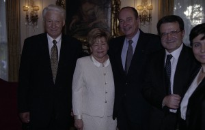 Пребывание президента РФ Бориса Ельцина на встрече глав государств и правительств стран «восьмерки». Во время встречи с президентом Франции Жак Шираком