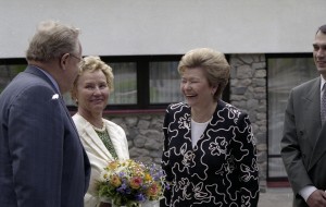 Президент РФ Борис Ельцин на отдыхе. Пребывание в Карелии президента Финляндии Мартти Ахтисаари. Президент Финляндии Мартти Ахтисаари, супруга президента Финляндии Ээва Ахтисаари и супруга президента РФ Наина Ельцина во время встречи