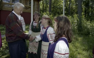 Президент РФ Борис Ельцин на отдыхе. Пребывание в Карелии президента Финляндии Мартти Ахтисаари. Президент РФ Борис Ельцин во время посещения Дома Урхо