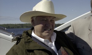 Президент РФ Борис Ельцин на отдыхе. Пребывание в Карелии президента Финляндии Мартти Ахтисаари. Президент РФ Борис Ельцин во время прогулки на катере