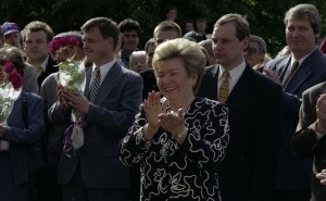 Президент РФ Борис Ельцин на отдыхе. Пребывание в Карелии президента Финляндии Мартти Ахтисаари. Супруга президента РФ Наина Ельцина и супруга президента Финляндии Ээва Ахтисаари посетили выставку народного художника РФ К.А. Гоголева в г. Петрозаводске