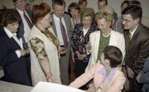 Президент РФ Борис Ельцин на отдыхе. Пребывание в Карелии президента Финляндии Мартти Ахтисаари. Супруга президента РФ Наина Ельцина и супруга президента Финляндии Ээва Ахтисаари во время посещения Петрозаводского Государственного университета