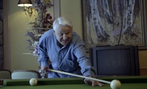 Президент РФ Борис Ельцин на отдыхе. Игра в бильярд